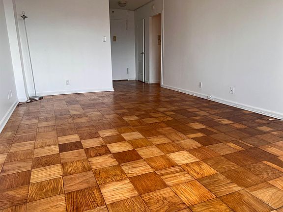4th image of 225 Saint Pauls Ave APT 4S