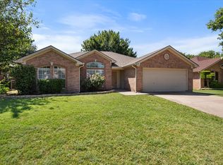 1610 Crestmeadow Ln, Mansfield, TX 76063