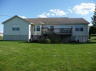 122 Switchpoint Dr, Stewartstown, PA 17363