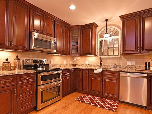 2nd image of 66 Essex Manor Ln