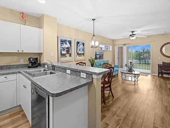 3rd image of 2061 Willow Hammock Cir Unit 205