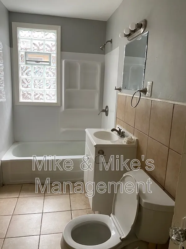2 bed, 1.0 bath, 800 sqft, $975 — Photo 3