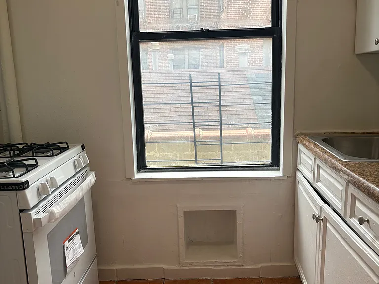 1200 College Ave #3 — Photo 2