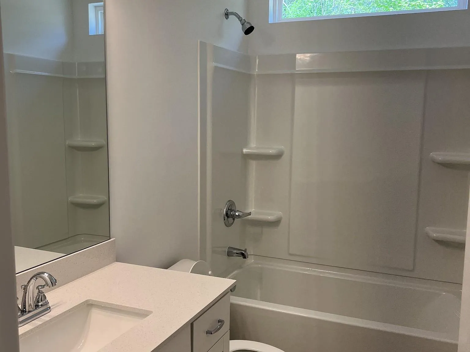 3 bed, 2.5 bath, 2171 sqft, $2,400 — Photo 3