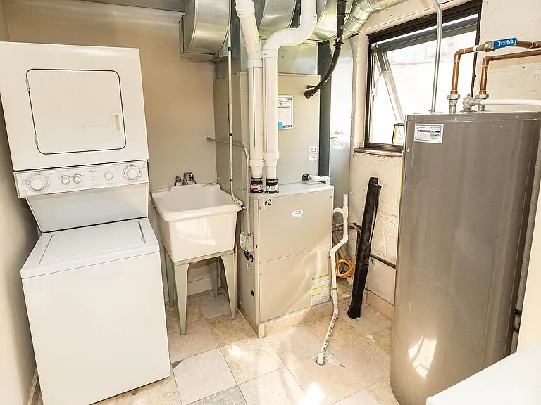 1607 Simpson St #2W — Photo 9