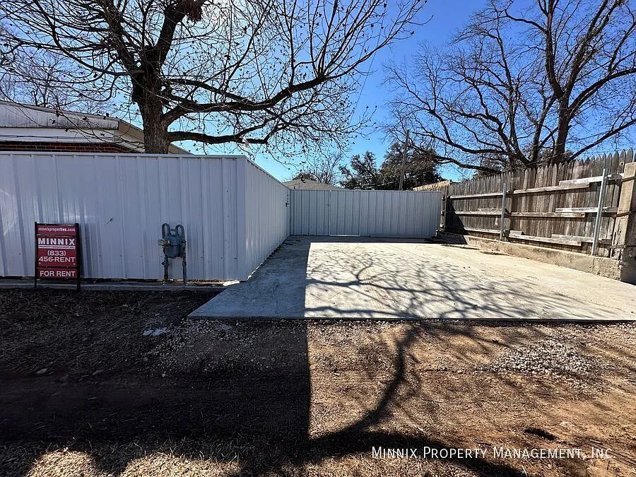1712 27th St. Rear — Photo 3