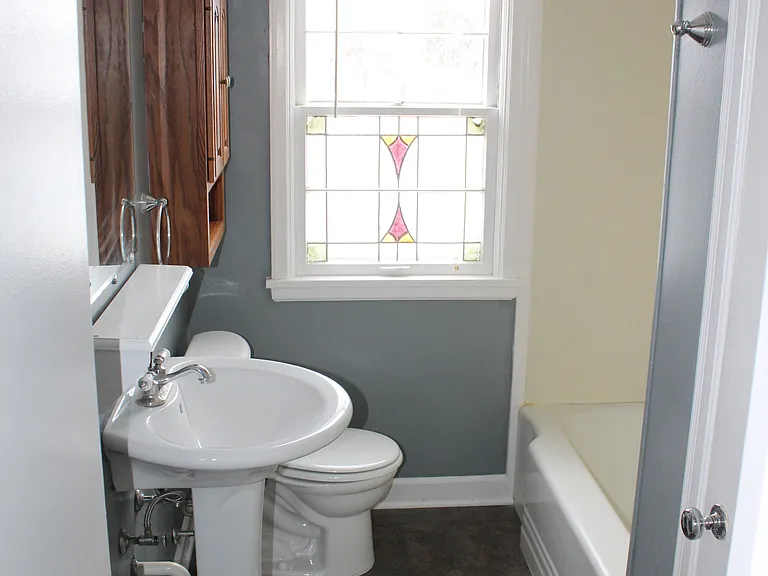 317 2nd St E #1 — Photo 8