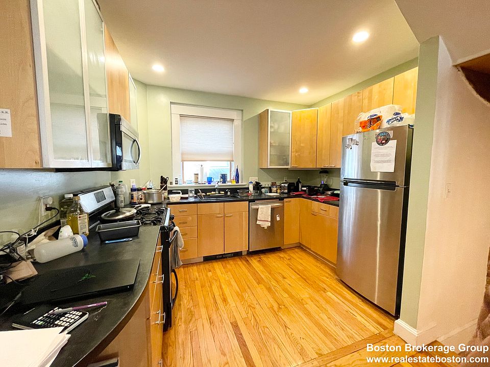 2nd image of 34A Greenwich St