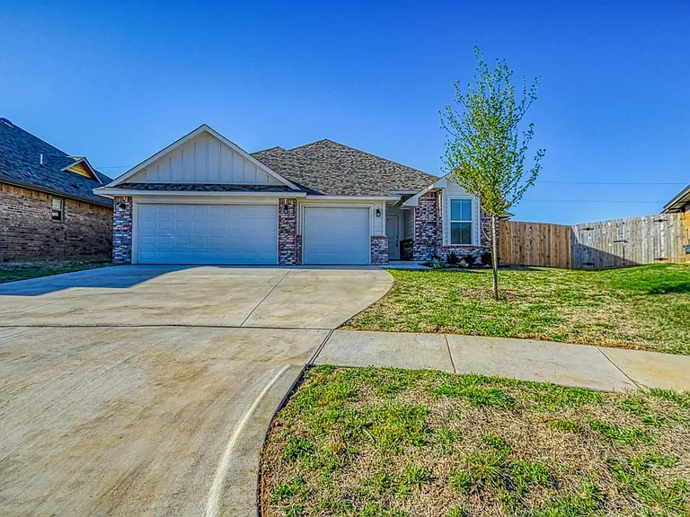 3100 Pebble Pond Dr — Photo 1