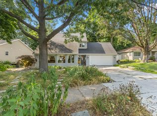 1295 Cambridge Dr SE, Grand Rapids, MI