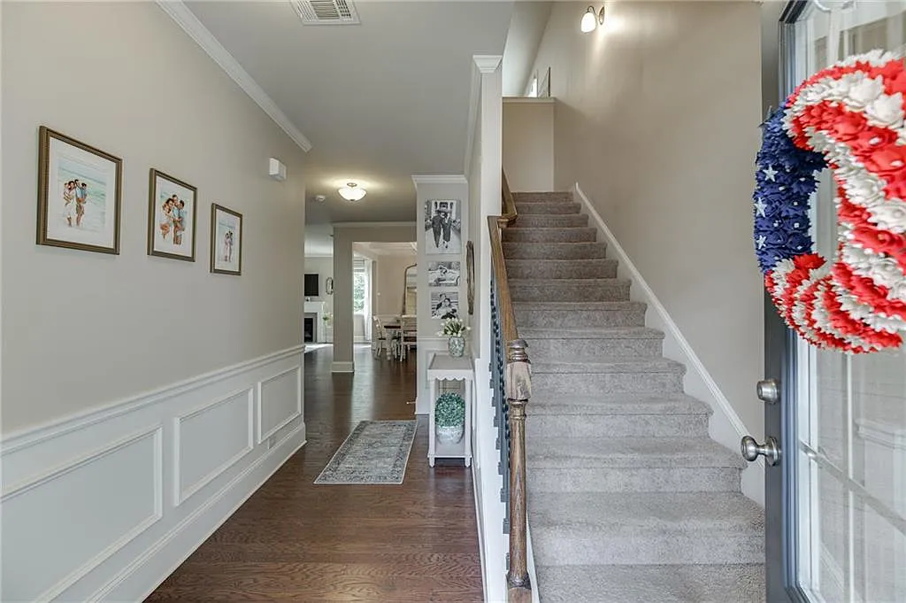 4 bed, 3.5 bath, 2900 sqft, $2,800 — Photo 3