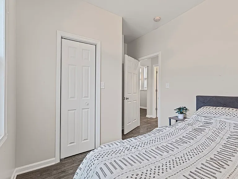 1148 Lexington Ave — Photo 6