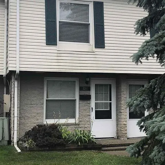 109 Floral Ave — Photo 1