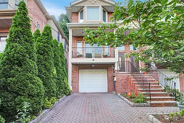 176 Undercliff Avenue