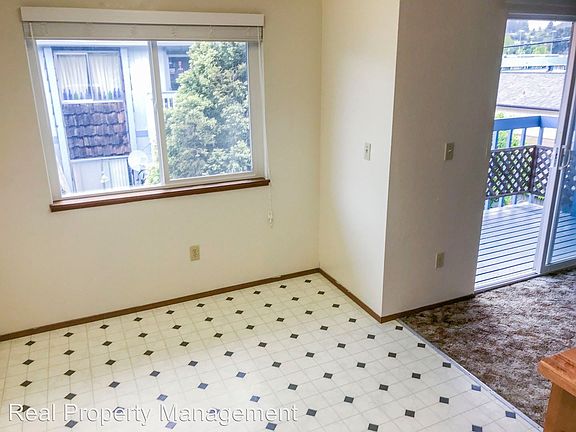 5th image of 1016 Loni Dr APT D