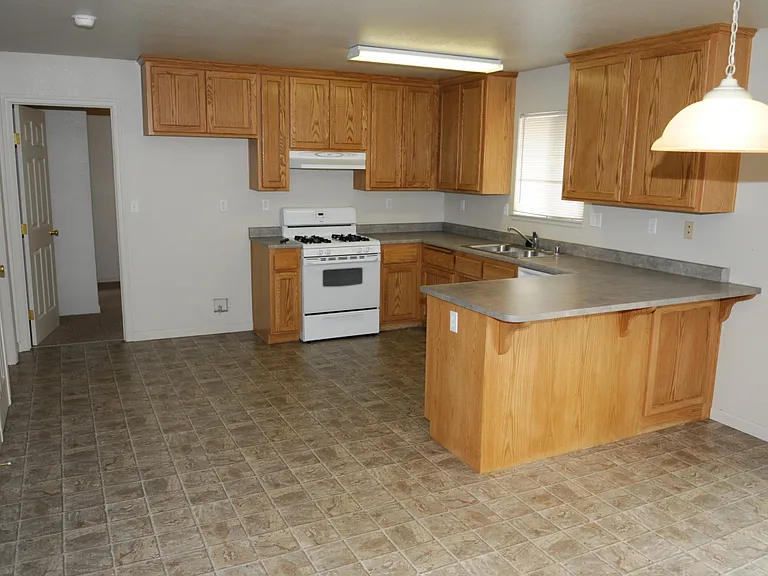 73 Main St — Photo 3