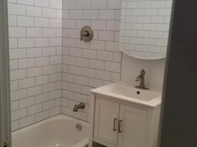 2445 Aldrich Ave S #2 — Photo 4