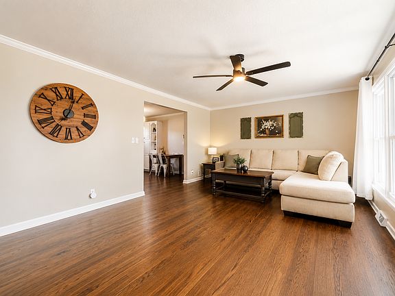 5th image of 212 Sunset Dr