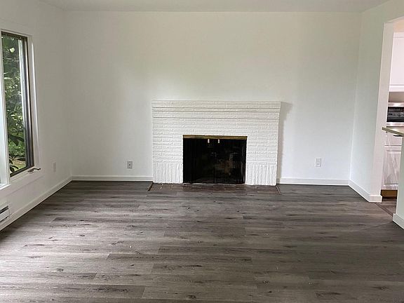 2nd image of 736 75th Ave NE