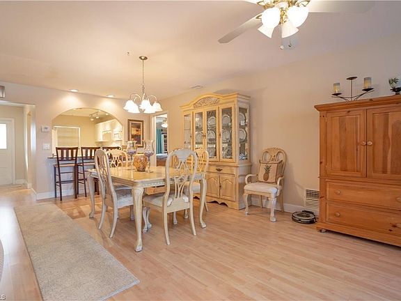 5th image of 6983 Edgewater Cir APT 31