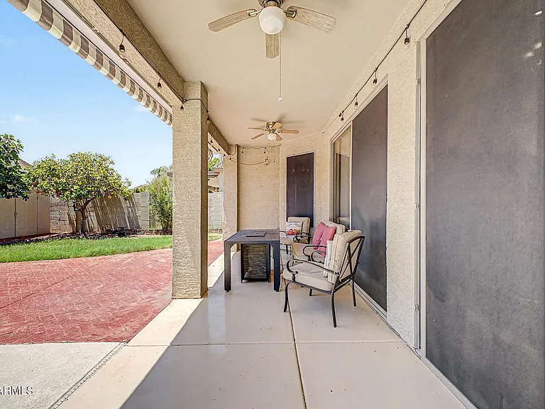 1015 E Irma Ln — Photo 37