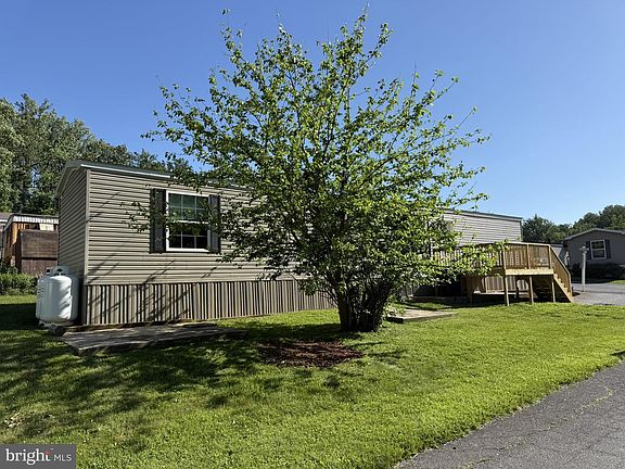 3rd image of 2 Spruce Dr
