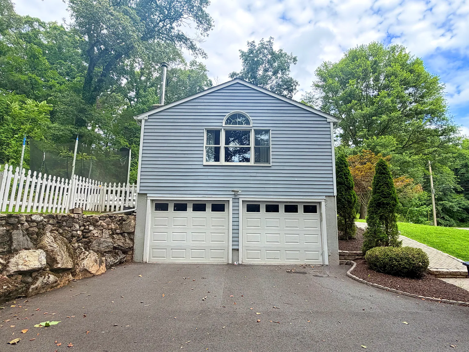 3 bed, 2224 sqft, $4,300 — Photo 4