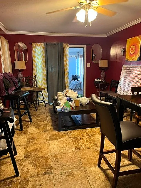 3 bed, 2.0 bath, 1387 sqft, $1,900 — Photo 2