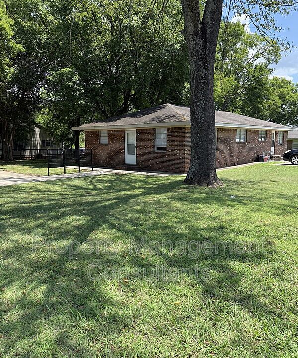 1st image of 2800 E 10th Ave