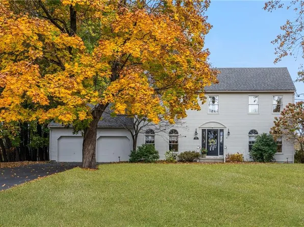 33 Southbury Rd, Cumberland, RI 02864