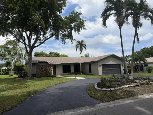 10431 NW 1st Ct, Pompano Beach, FL 33071