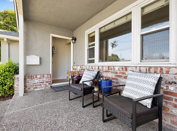 4th image of 1525 Greenwood Ave
