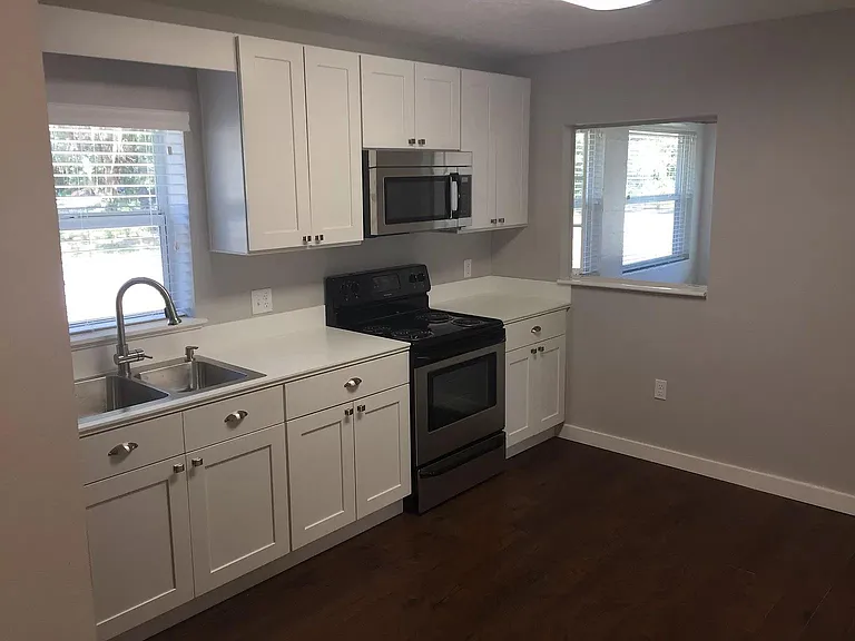 7818 Empire Ave — Photo 12