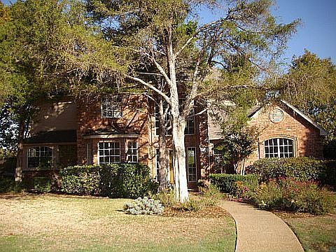 1st image of 221 Sandy Creek Pl
