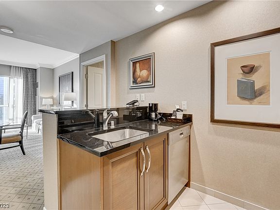5th image of 135 Harmon Ave #3121