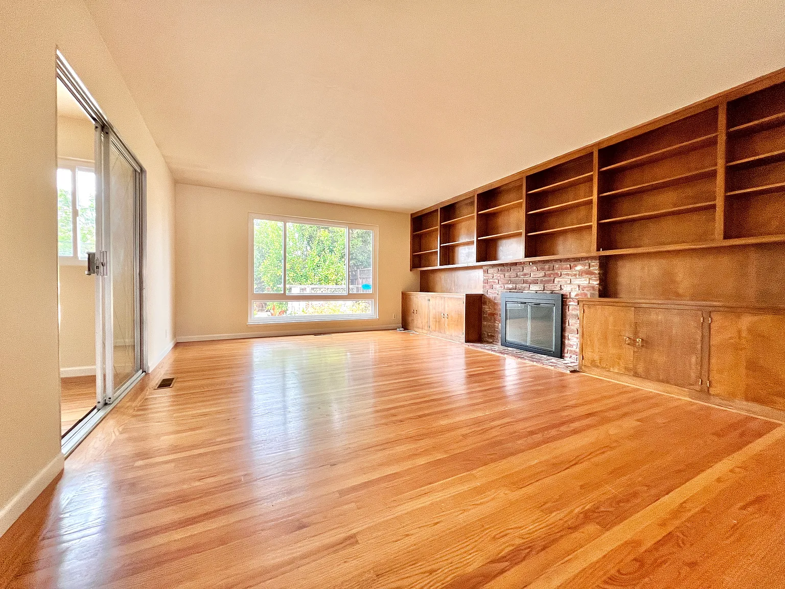 3 bed, 2112 sqft, $7,100 — Photo 4