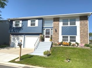 4419 Westbridge Ct, Hoffman Estates, IL 60192