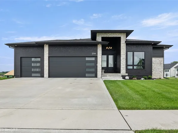 2114 Timberview Dr, Norwalk, IA 50211