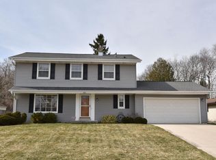 159 Fox Glen Rd, Fredonia, WI 53021