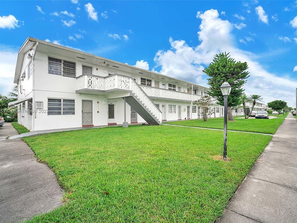 1st image of 52 NE 204th St APT 9