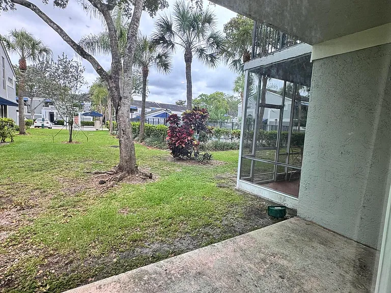 2323 SW 82nd Way — Photo 5