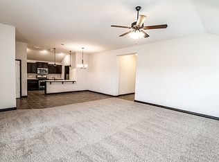 10404 NW 35th St, Yukon, OK 73099