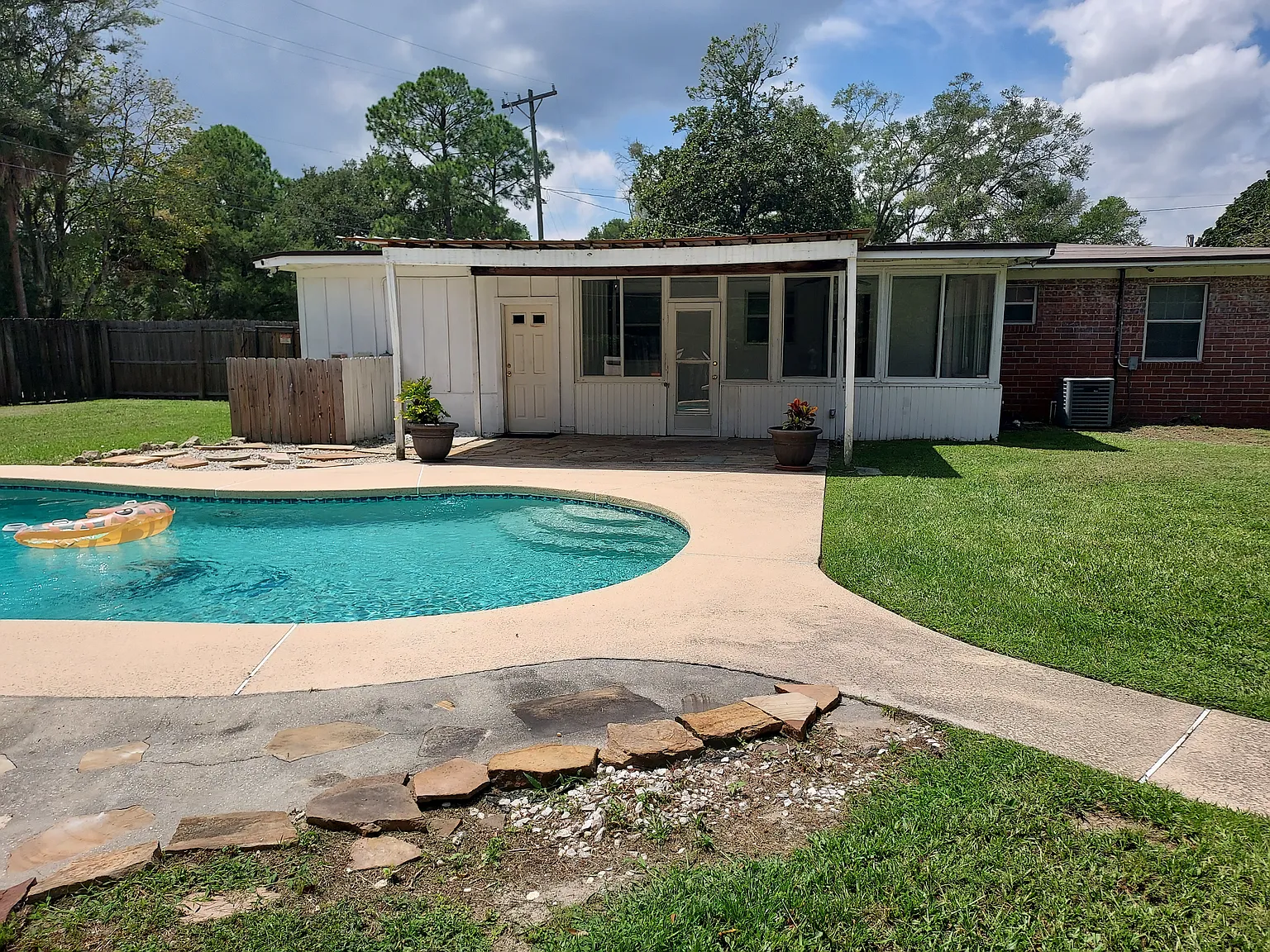 3 bed, 1080 sqft, $2,150 — Photo 4
