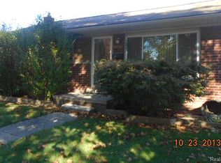 32920 Rosslyn Ave, Garden City, MI 48135