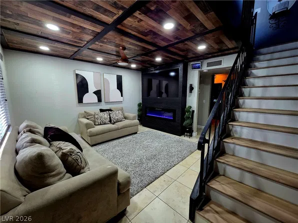 5837 Bromley Ave, Las Vegas, NV 89107