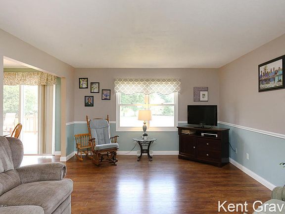 4th image of 8030 Vinton Ave NW