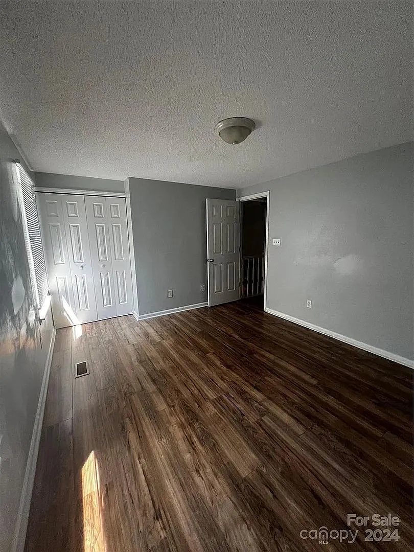 Room in 6 Bedroom Home at Flint Glenn Ln — Photo 3