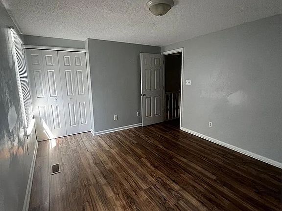 3rd image of 2213 Flint Glenn Ln