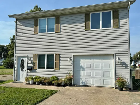 1215 E Chestnut St, Canton, IL 61520