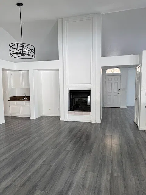 3 bed, 1945 sqft, $2,500 — Photo 4